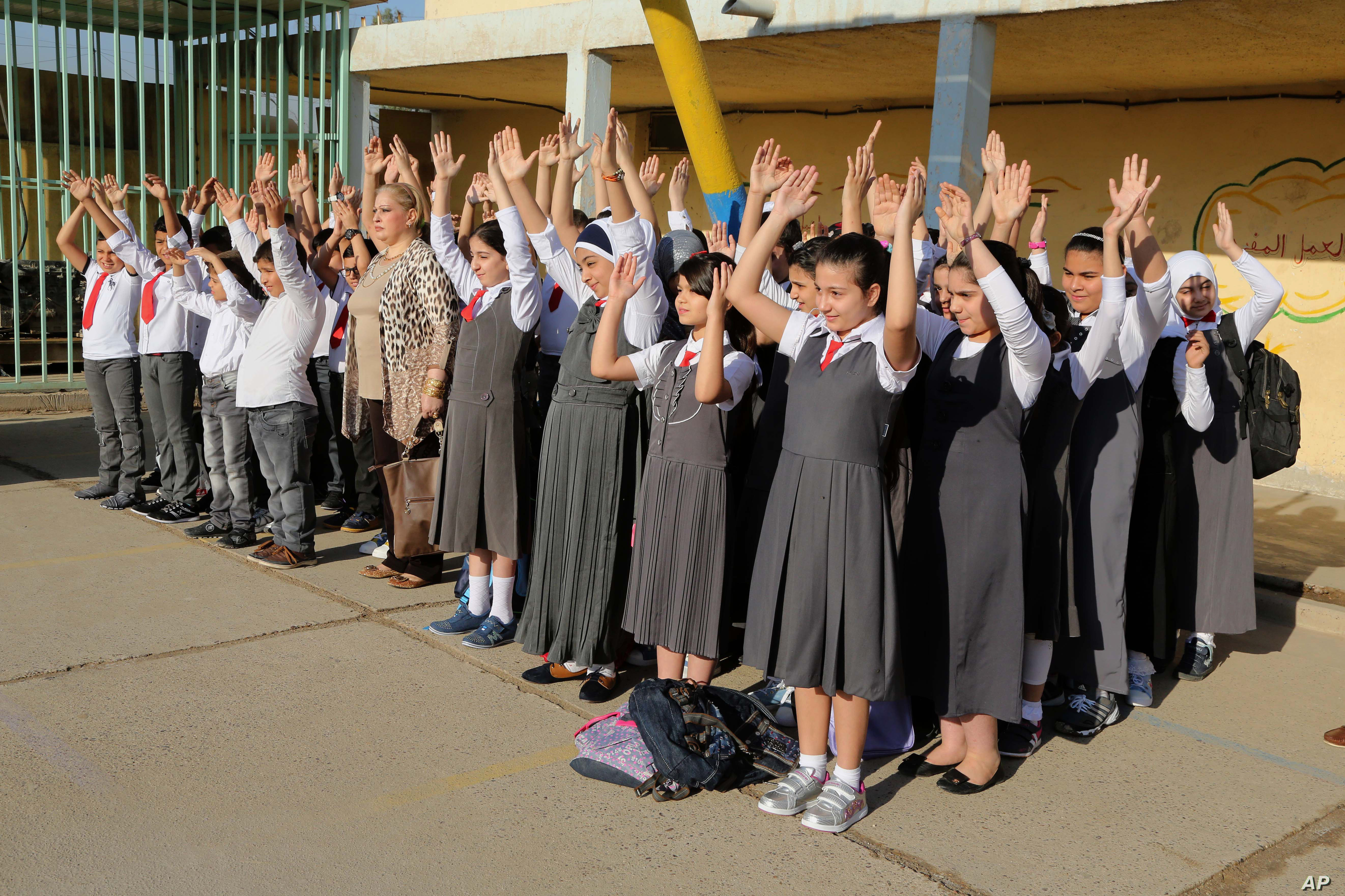 التربية توجه بتخصيص أول 15 دقيقة من اصطفاف الخميس لاستذكار الشهداء ويوم النصر