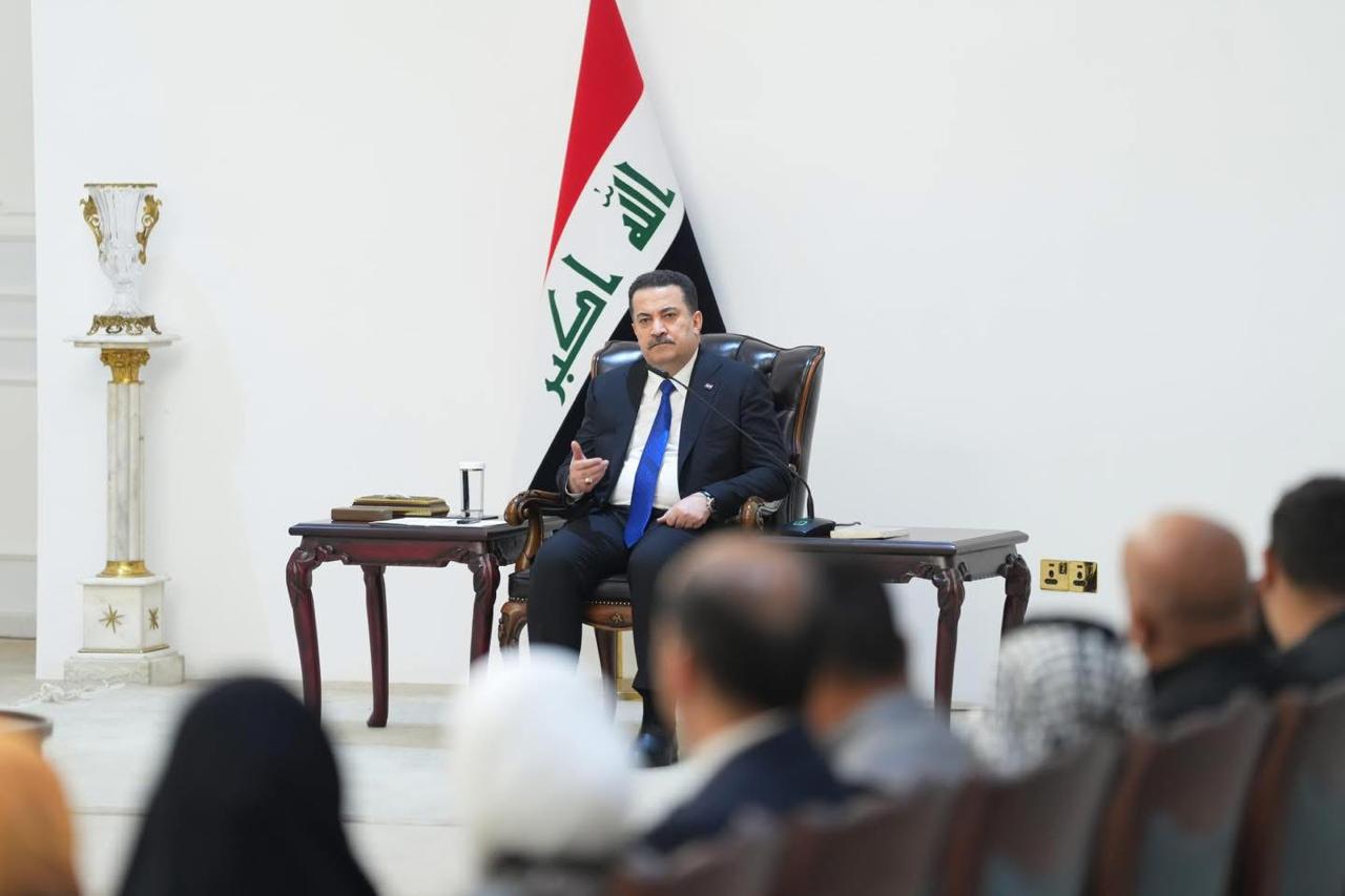 السوداني يلتقي ذوي الشهداء ويؤكد: وجهنا بمعالجة أي تقصير في توفير متطلبات هذه الشريحة 