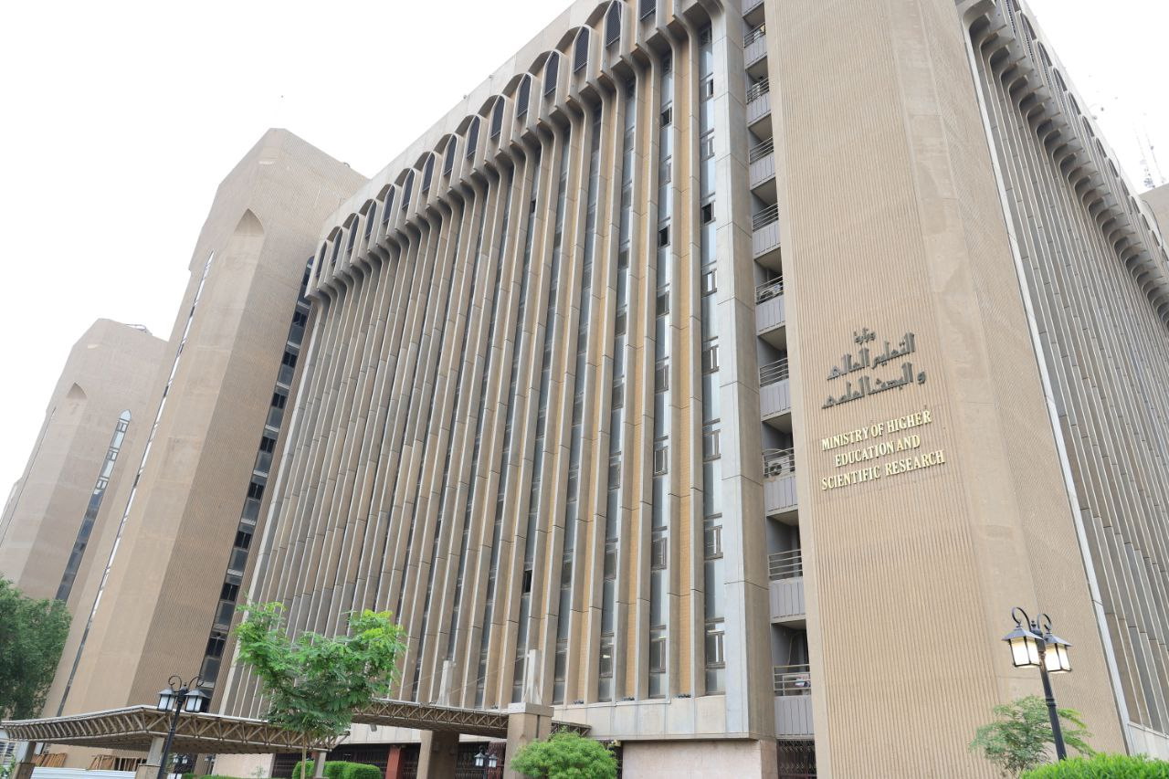 التعليم تقرر تمديد مدة التسجيل والمباشرة لطلبة القبول المركزي خمسة أيام