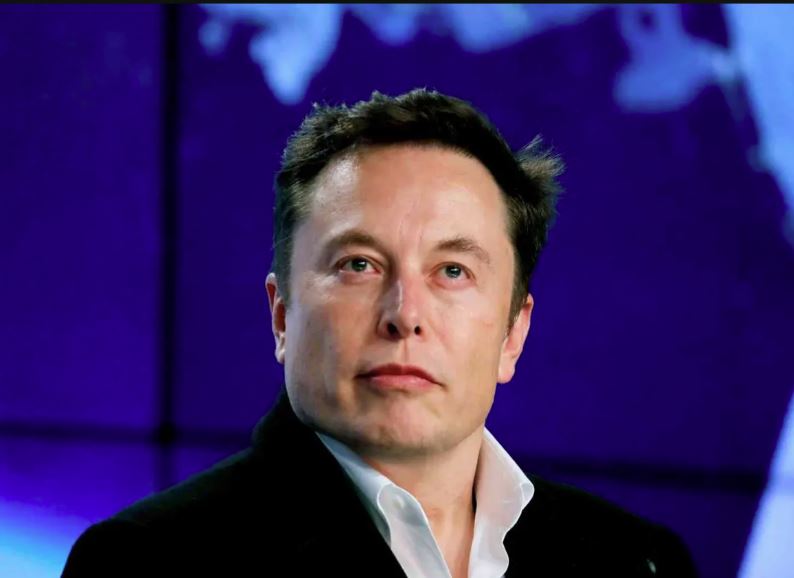 إيلون ماسك يقترح خطة على "ناسا" لإرسال البشر الى القمر باستخدام صاروخ