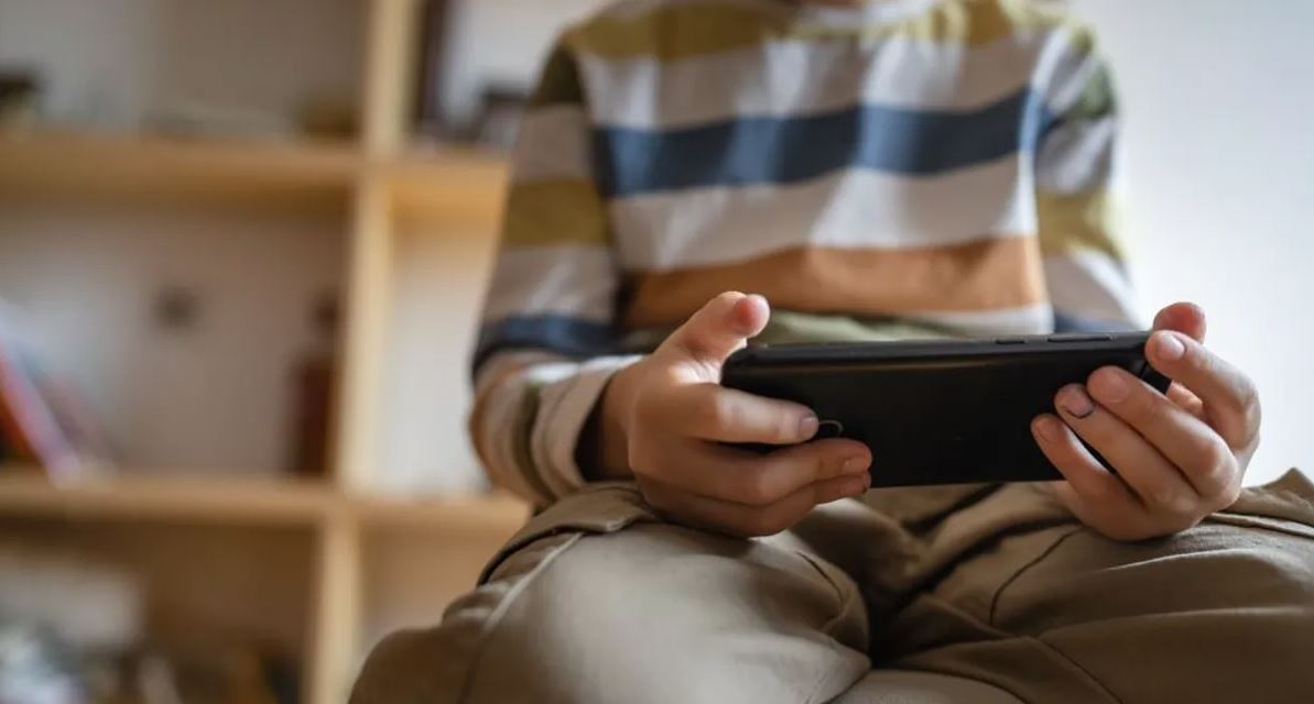 "أرجوك افعلها يا ملكي الحبيب" ..  روبوت دردشة يدفع مراهقا للانتحار