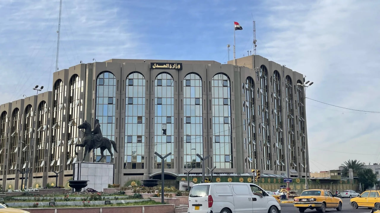 وزير العدل يعفي أحد العدول ويحوله للتحقيق بسبب ابتزازه مراجعة