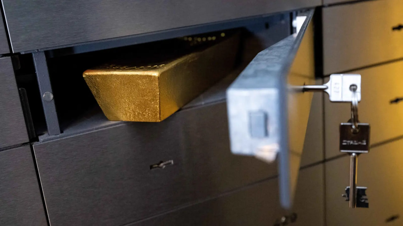 الذهب يتراجع إلى 4195 دولاراً والفضة ترتفع إلى 58.78 دولاراً للأونصة