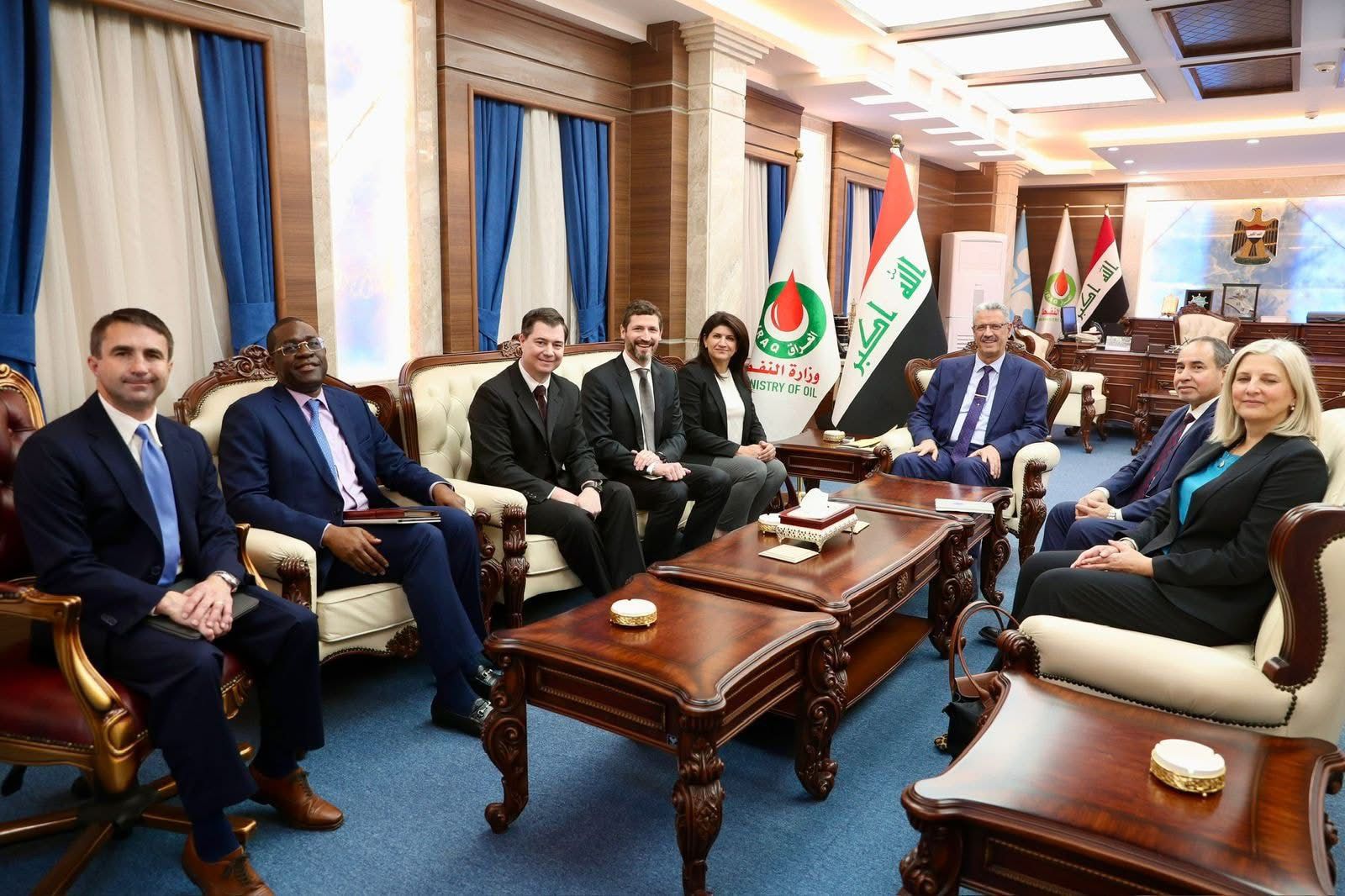العراق يناقش مع شيفرون مشاريع مستقبلية لدعم الصناعة النفطية