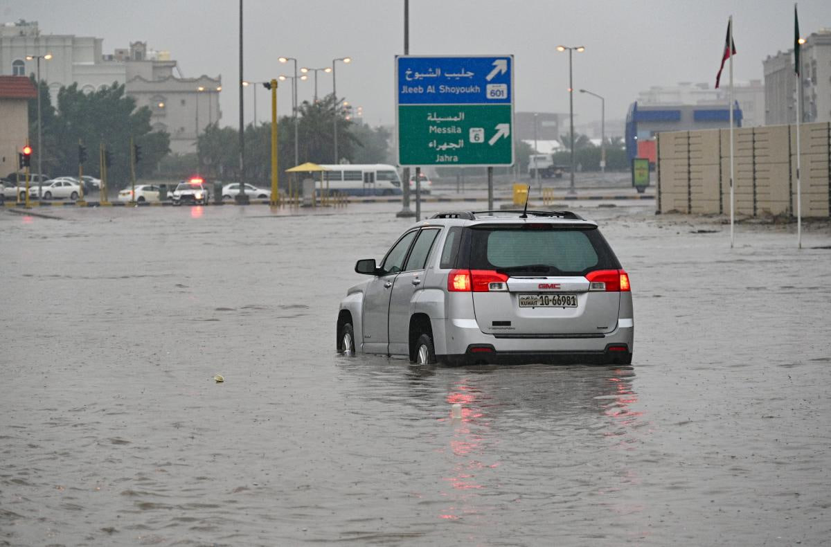 الكويت تعطل الدراسة في جميع المدارس اليوم بسبب الحالة المطرية 