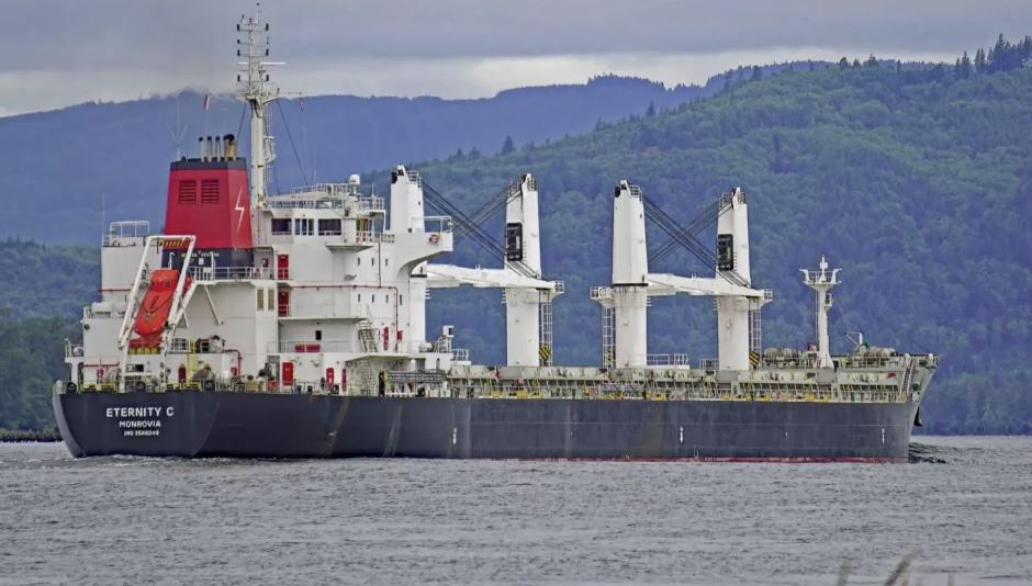 الحوثيون يفرجون عن طاقم السفينة "إترنيتي سي" بوساطة عُمانية