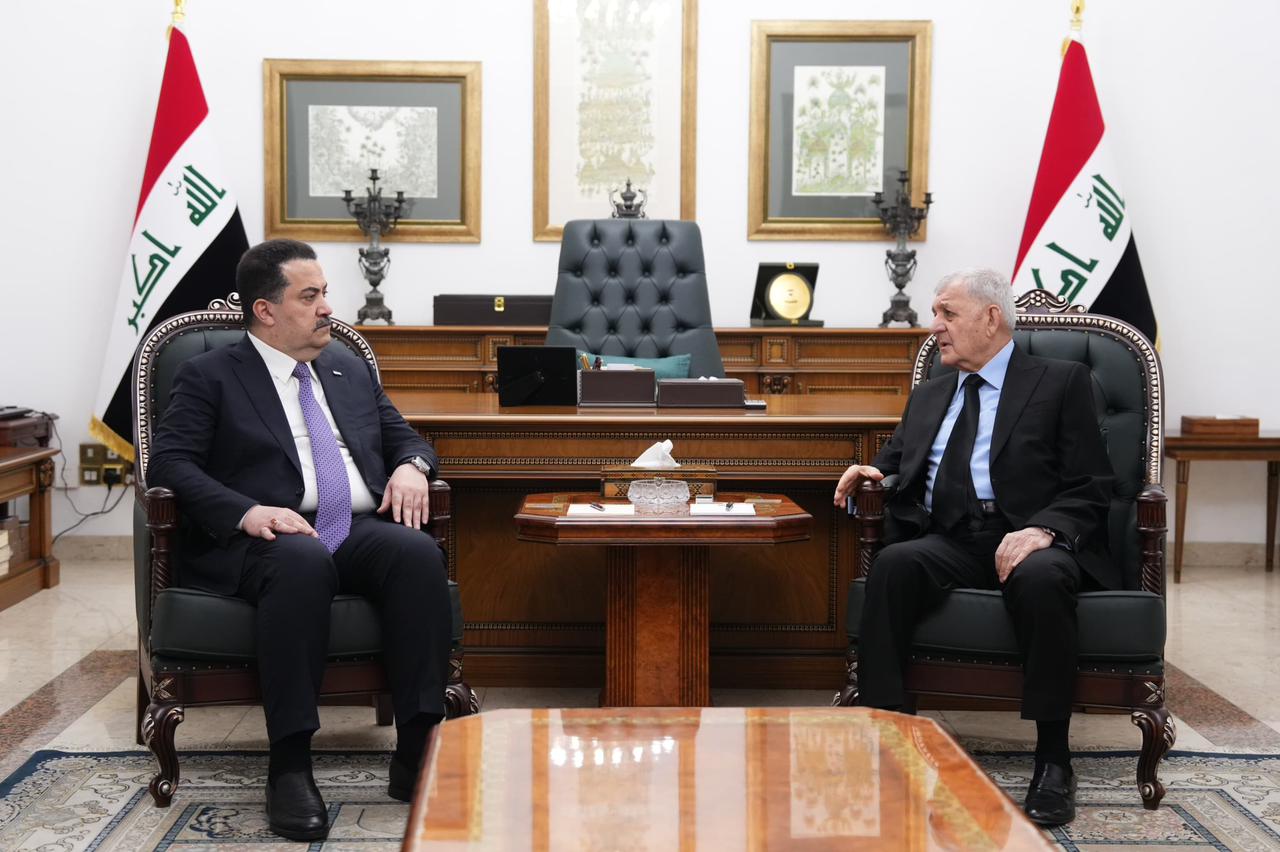 رئيسا الجمهورية والوزراء يبحثان التطورات السياسية من أجل تشكيل الحكومة ضمن التوقيتات الدستورية	