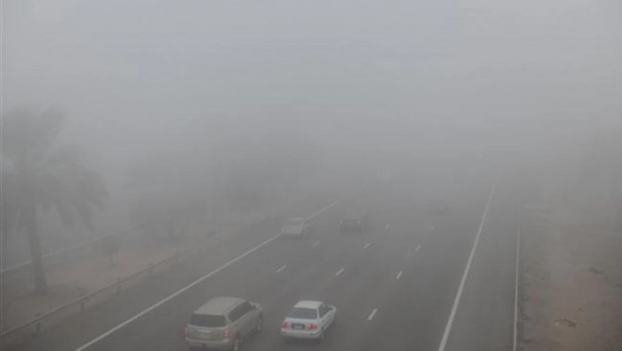 الأنواء الجوية تحذر: ضباب كثيف يعرقل الرؤية صباح غد الأحد