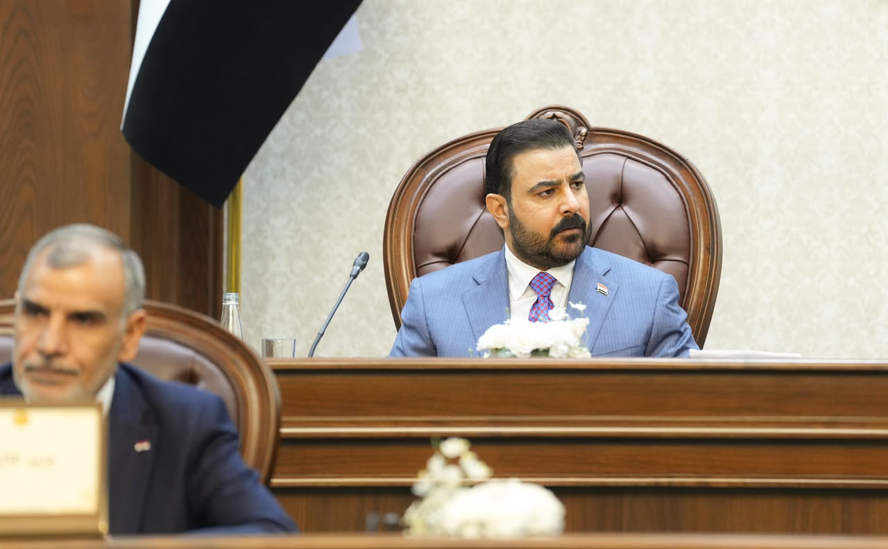 الزيدي أمام البرلمان: 3 خيارات لتأمين الرواتب ..  الادخار أو تأخيرها أو الاقتراض