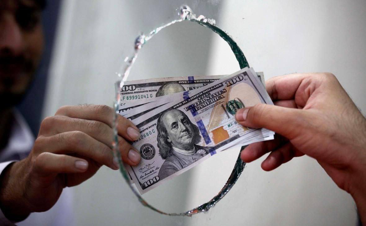 الدولار يبدأ أسبوعه على استقرار في أسواق بغداد