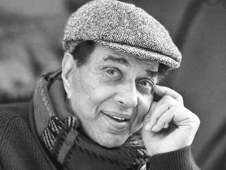 وفاة أسطورة بوليوود دارمندرا عن 89 عامًا