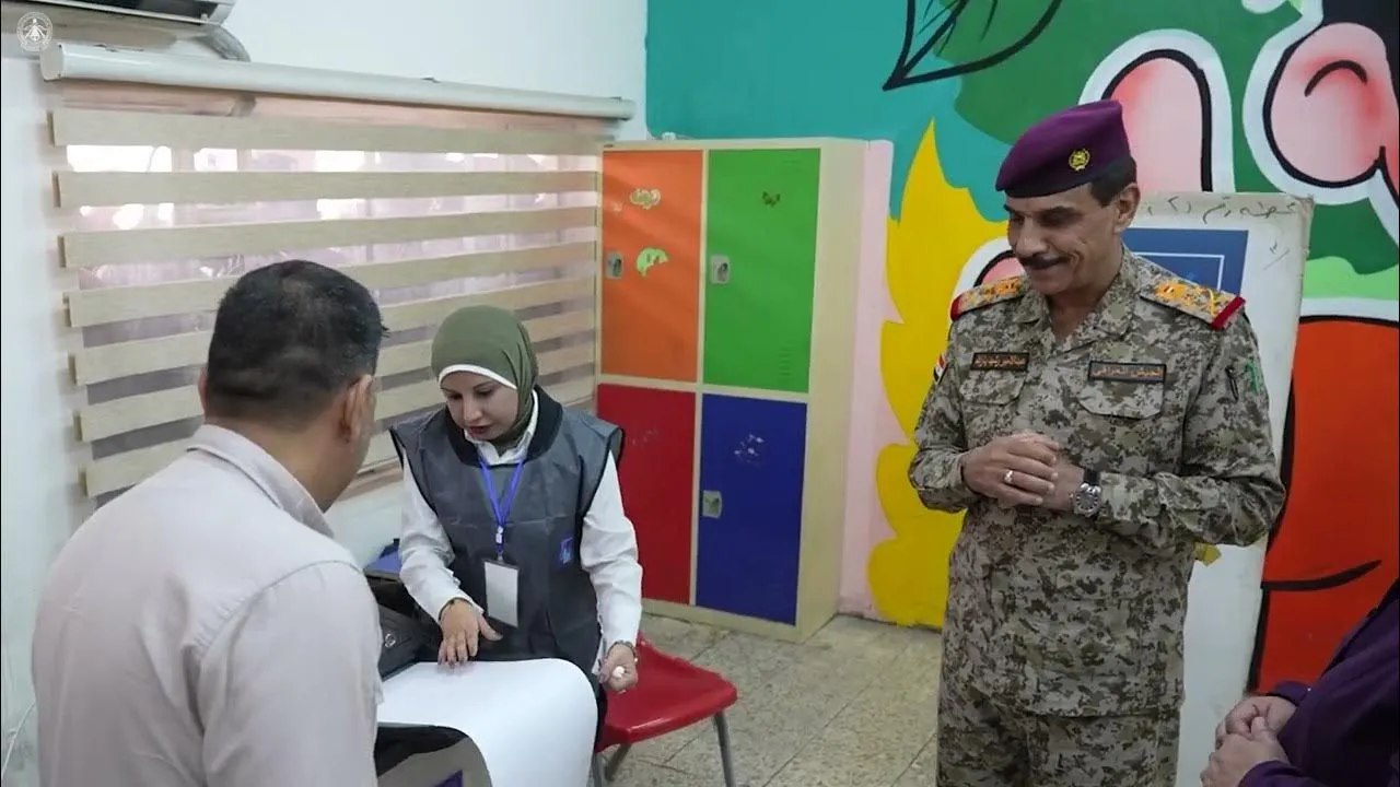 رئيس أركان الجيش يدلي بصوته ويؤكد ضرورة تكثيف الجهد الاستخباري لتأمين الانتخابات