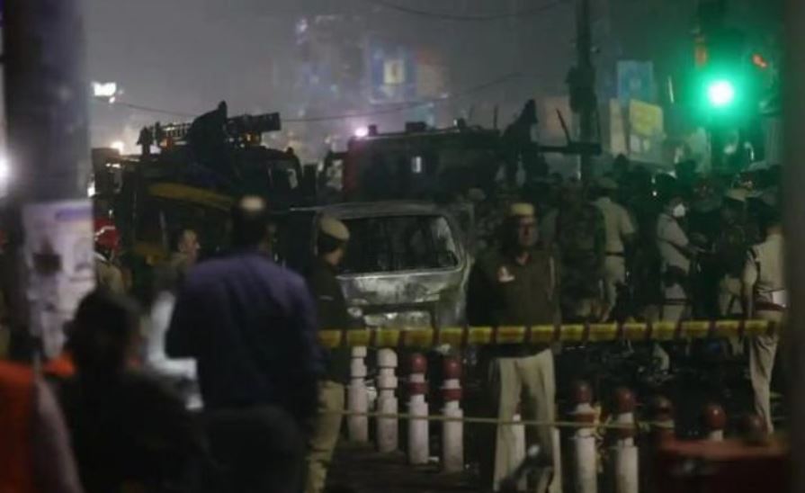 رويترز: 8 قتلى بانفجار سيارة في العاصمة الهندية نيودلهي 