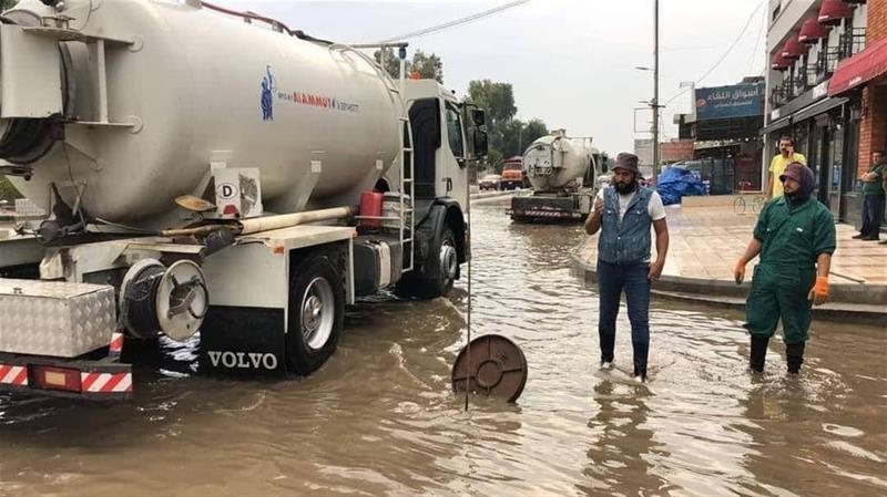 أمانة بغداد تستنفر كوادرها لسحب وتصريف مياه الامطار