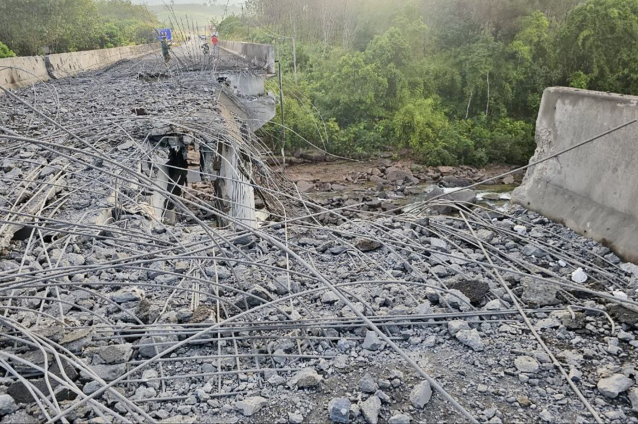 رئيس وزراء "تايلاند" يتعهد بمواصلة العمليات العسكرية ضد "كمبوديا" رغم إعلان ترمب وقف إطلاق النار