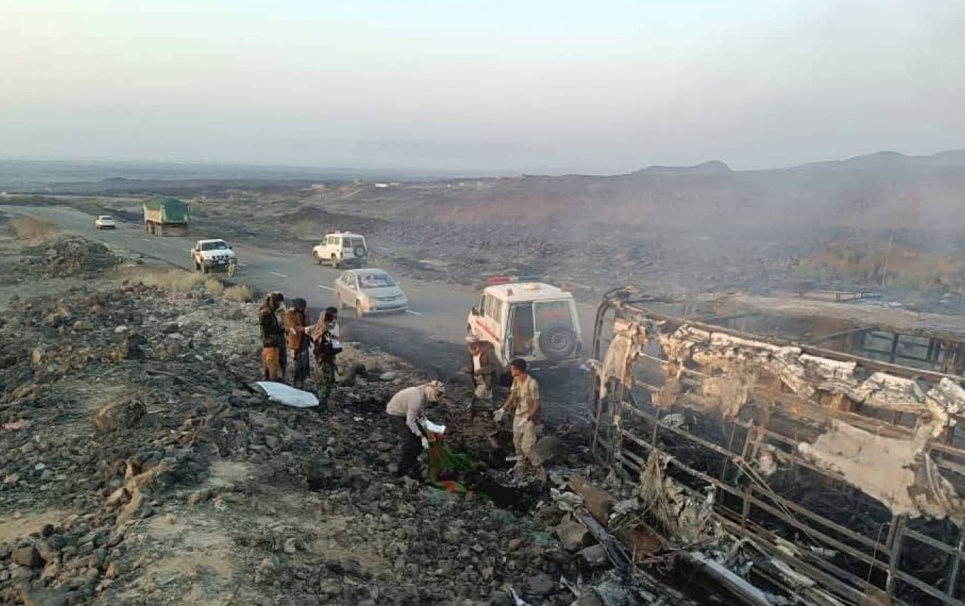 مصرع 17 شخصاً بحادث مروع في حافلة ركاب بمحافظة أبين جنوب اليمن