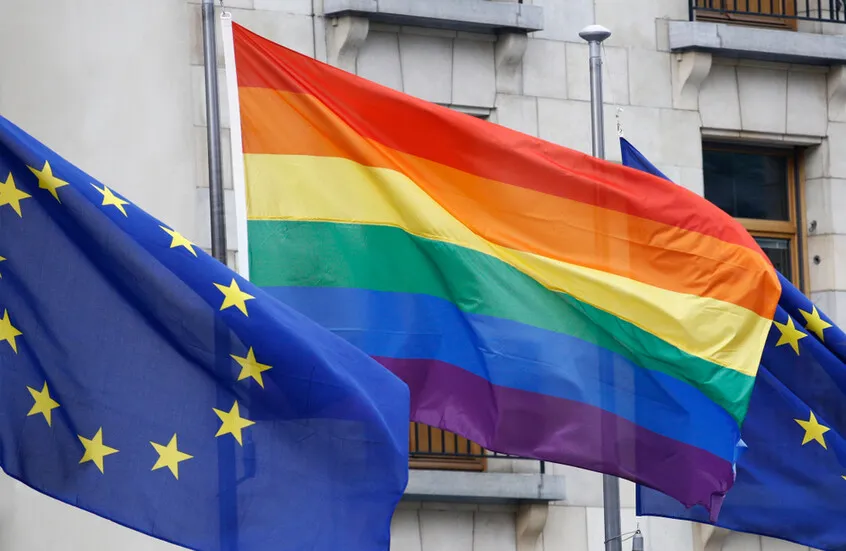 بولندا تعارض قرار محكمة العدل الأوروبية وترفض الاعتراف بزواج المثليين