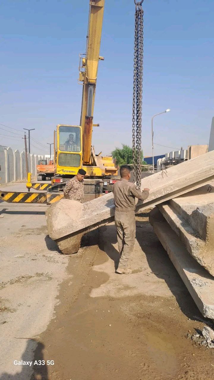 عمليات بغداد ترفع الكتل الكونكريتية حول مصرف الرشيد في أبي غريب