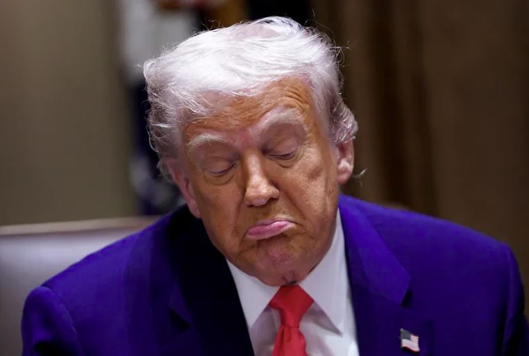 ترمب يشعر بخيبة أمل تجاه موقف زيلينسكي في خطة السلام مع روسيا