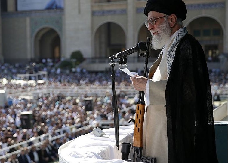 خامنئي يحذر واشنطن: استهدافنا سيؤدي إلى حرب إقليمية