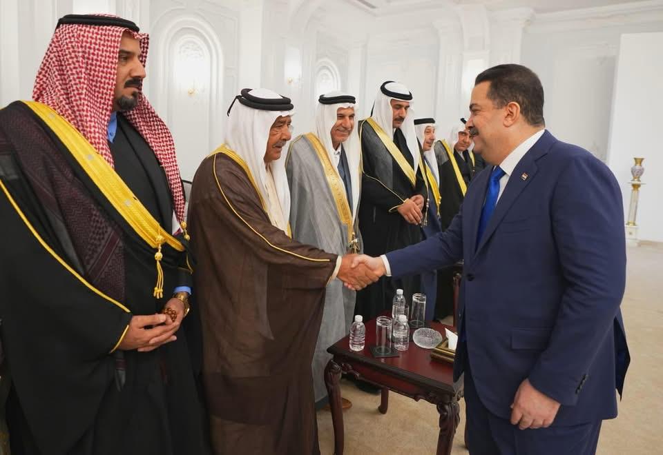 السوداني يستقبل شيوخ عشائر شمال بغداد ويؤكد: وعي العراقيين أحبط مخططات الفتنة