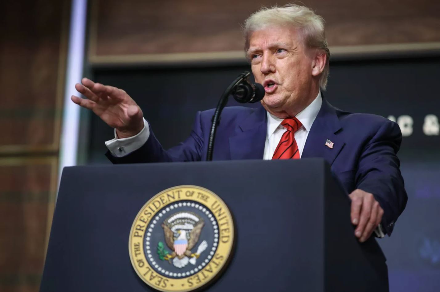 ترمب: أسطول أميركي ضخم يتجه نحو إيران والهجوم القادم سيكون "أسوأ بكثير"