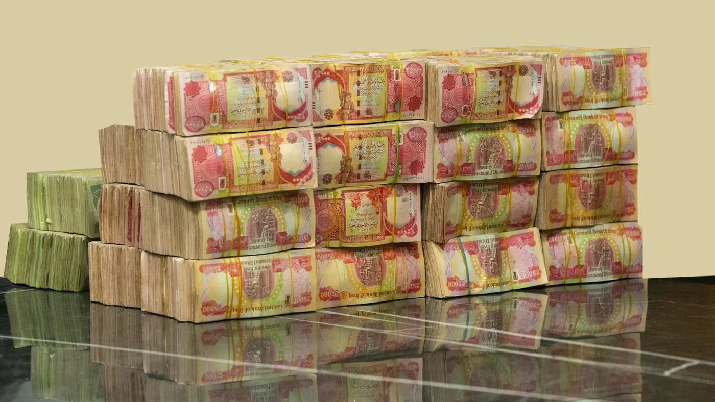 مرصد اقتصادي يكشف بالارقام: "نفقات فلكية" ..  رواتب الرئاسات الثلاث تلتهم 11.5% من إجمالي رواتب الدولة