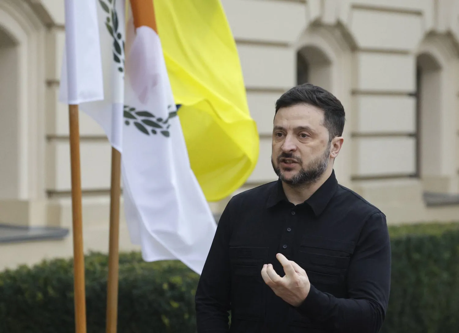 زيلينسكي: محادثات جنيف كانت معقدة ومشاركة أوروبا ضرورية لضمان أي اتفاق