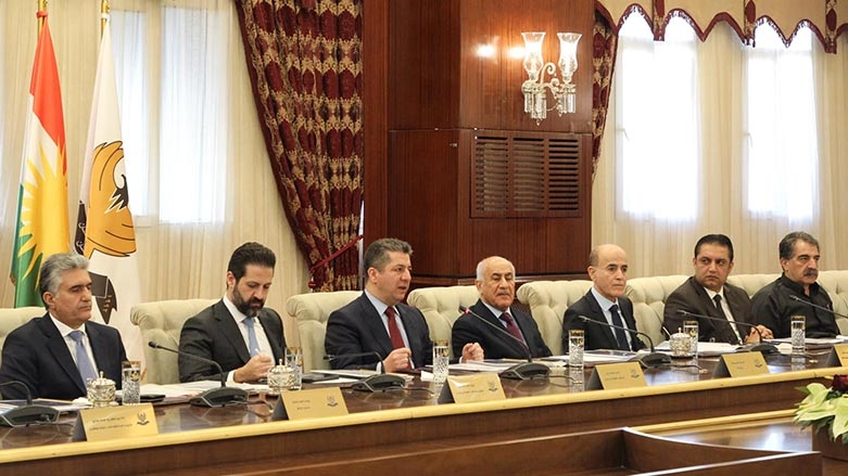 كوردستان تؤكد التزامها بتسليم النفط وبغداد تمهل وزير النفط 48 ساعة لحل الملف