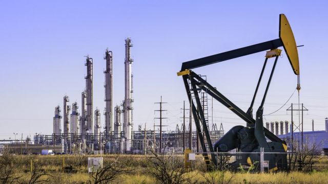 انخفاض أسعار النفط العراقي في الأسواق العالمية