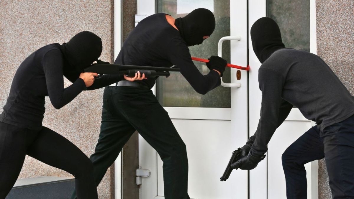 سطو مسلح على صيرفة في بغداد بالتزامن مع تطبيق الضرائب والتعريفة الجمركية الجديدة