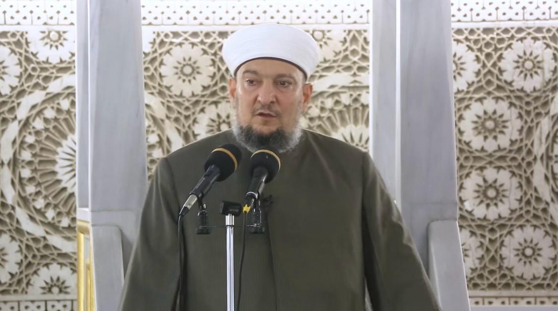 خطيب منبر الحضرة الحنفية عبدالوهاب الطه ينتقد قرار وزارة الصناعة بتصفية أكثر من 20 شركة 