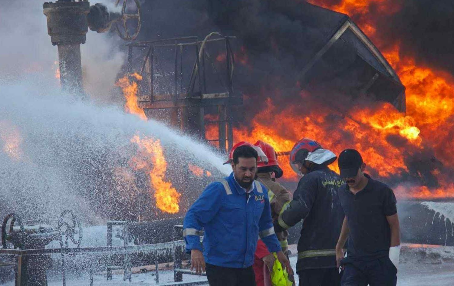 وزير النفط يؤكد استقرار منظومة التصدير بعد إخماد حريق مستودع الزبير