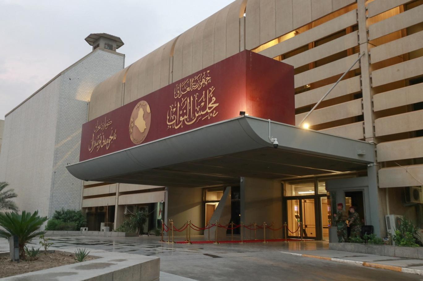 سبعة وزراء يؤدون اليمين الدستورية نوابا أمام البرلمان 