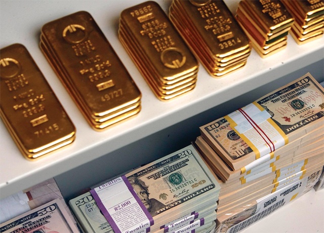 الذهب والدولار ..  الاول يستقر محليا والثاني يصل عند 140.200