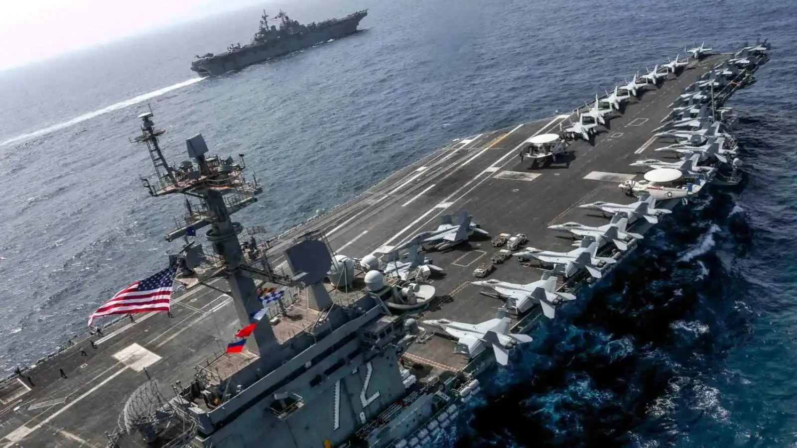 الجيش الأميركي يسقط مسيّرة إيرانية قرب حاملة طائرات في بحر العرب
