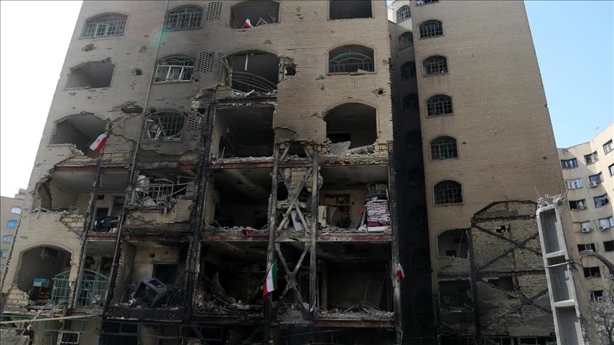 الهلال الأحمر الإيراني: الهجمات الأمريكية الإسرائيلية طالت نحو 10 آلاف منشأة ووحدة مدنية