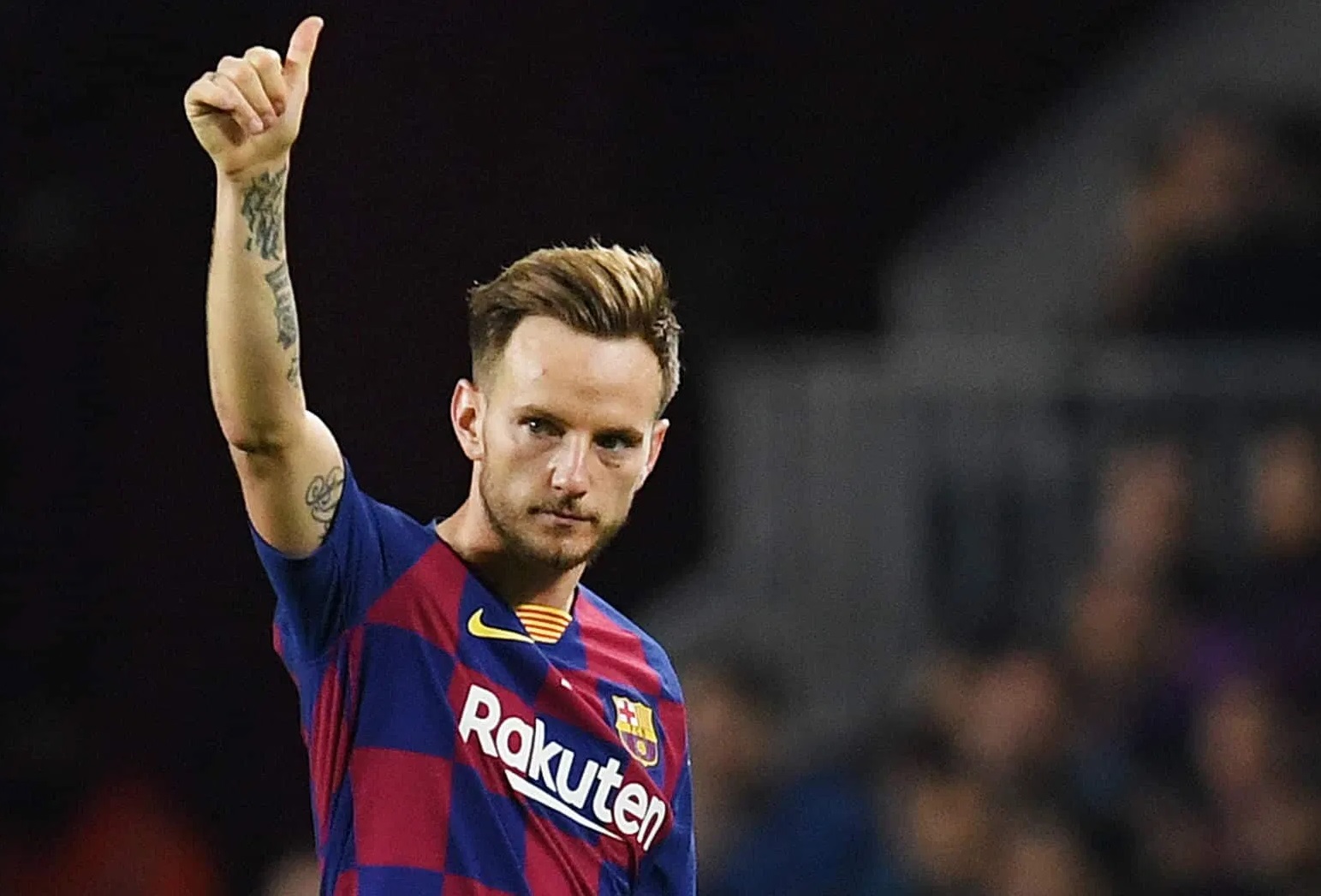 لاعب برشلونة "راكيتيتش" ينهي مسيرته الكروية عن عمر 37 عاماً 