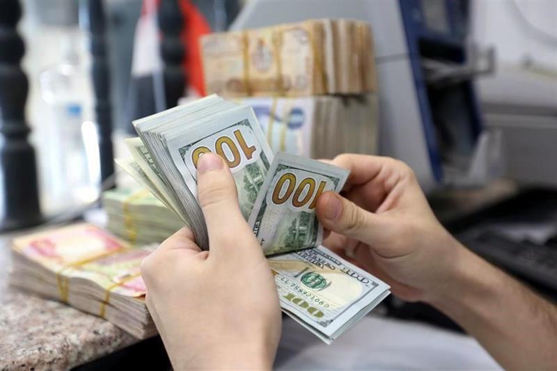 الدولار ينخفض في بورصتي بغداد ..  139,500 الف دينار لكل 100 دولار