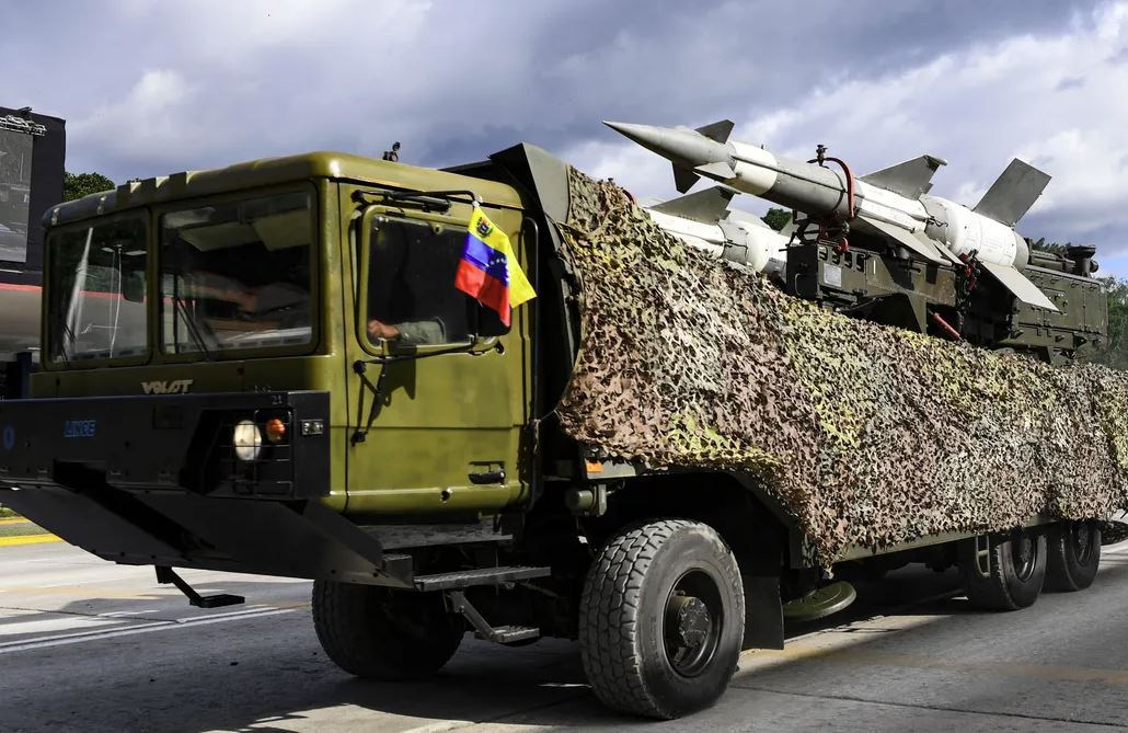 الرئيس الفنزويلي: نمتلك 5 آلاف صاروخ مضاد للطائرات لتصدي التهديدات العسكرية الأميركية