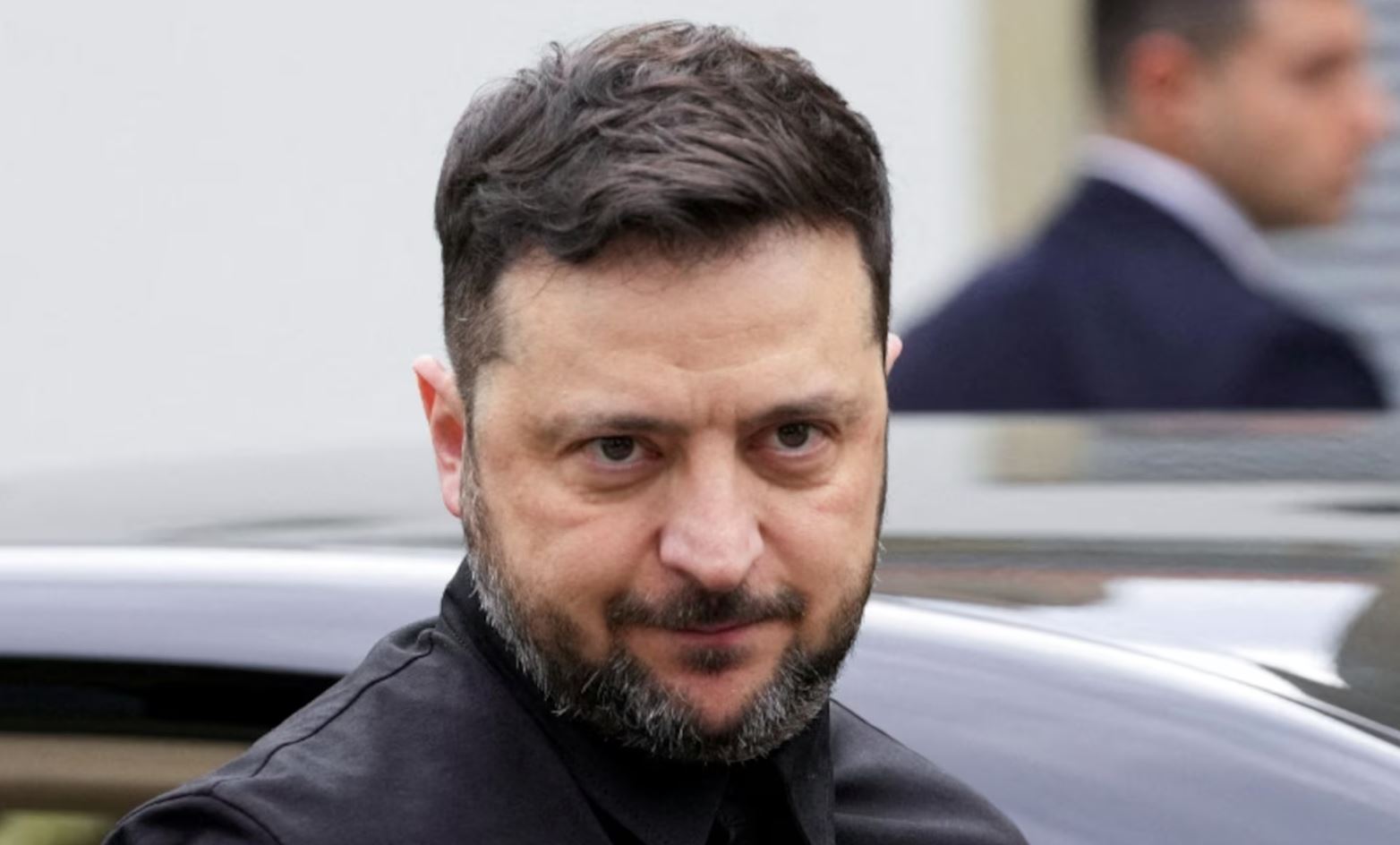 سيناتور يصف زيلينسكي بـ"سكير عدواني" بعد تصريحاته عن الروس