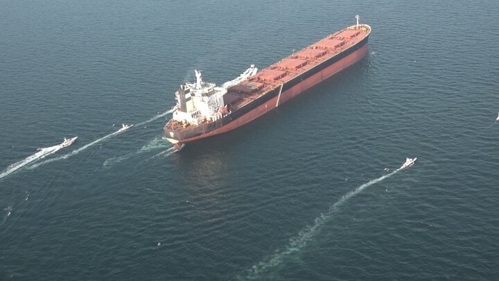 الحرس الثوري الإيراني يختتم مناورات "السيطرة الذكية على مضيق هرمز" بنجاح