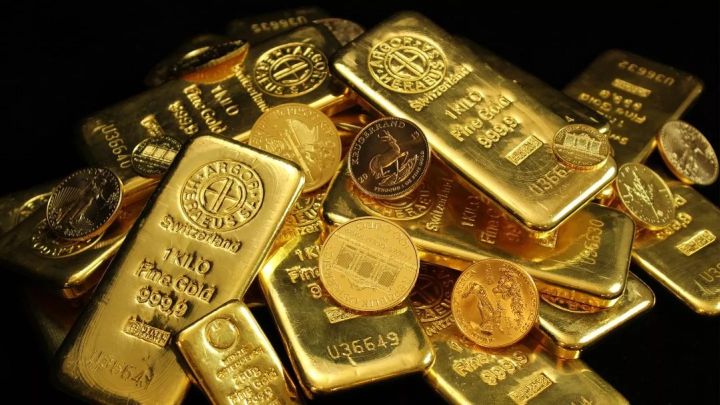 الذهب يهوي إلى أقل من 5000 دولار والأونصة والفضة تتراجع 20%