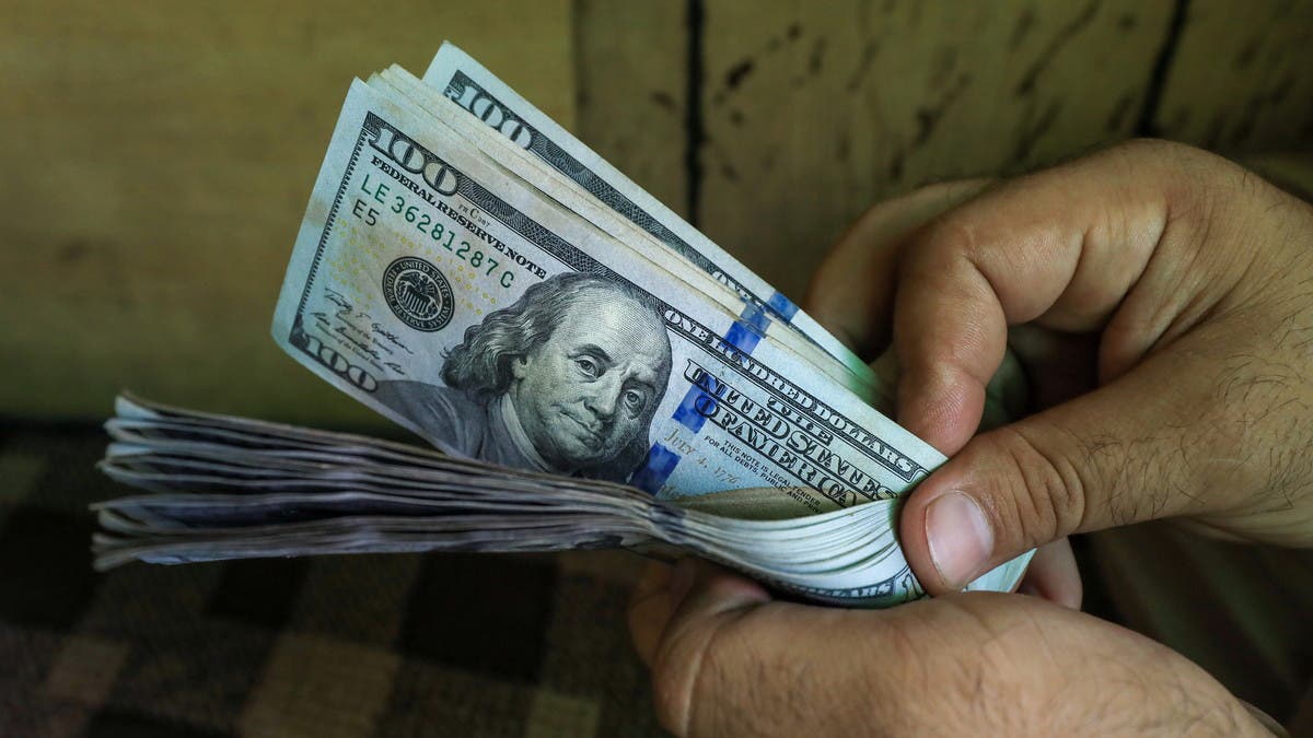 استقرار أسعار صرف الدولار في بغداد ..  100 دولار تسجل 139,850 دينارا