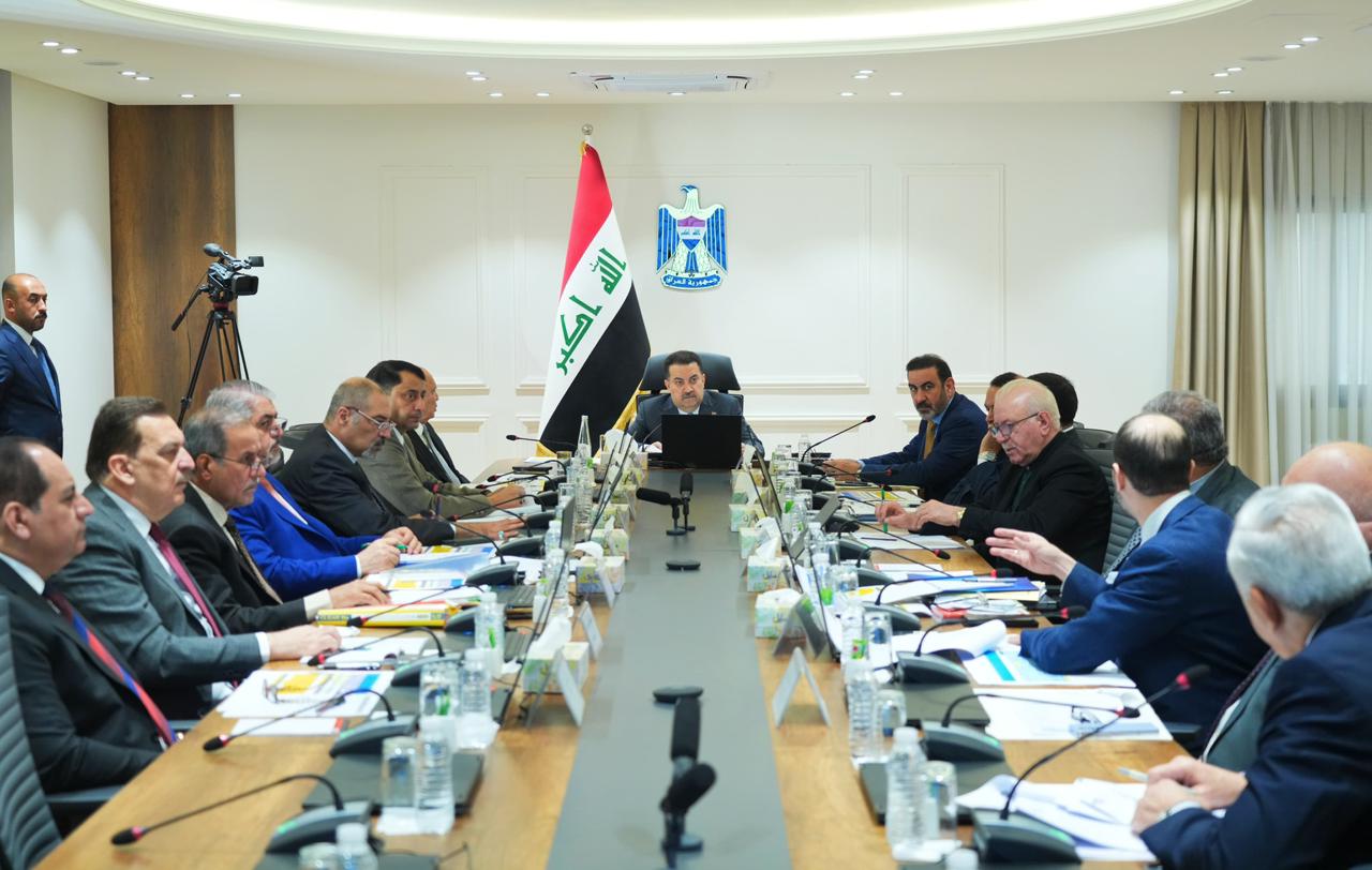 رئيس الوزراء يرأس اجتماع المجلس الوزاري للاقتصاد ويبحث تعزيز الإيرادات وضبط النفقات 