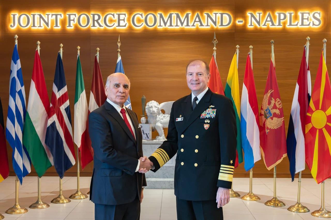وزير الخارجيّةِ يلتقي قيادة "الناتو" في نابولي ويبحث جهود دعم الحلف للعراق