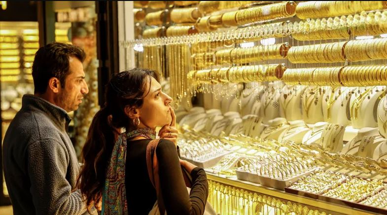 بعد تجاوزه المليون ..  الذهب يهبط في بغداد مسجلاً 970 ألف دينار للمثقال