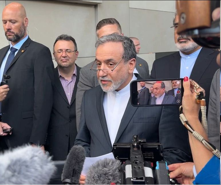 عراقجي: الاستسلام أمام التهـديدات "ليس مطروحاً على طاولة المفاوضات"