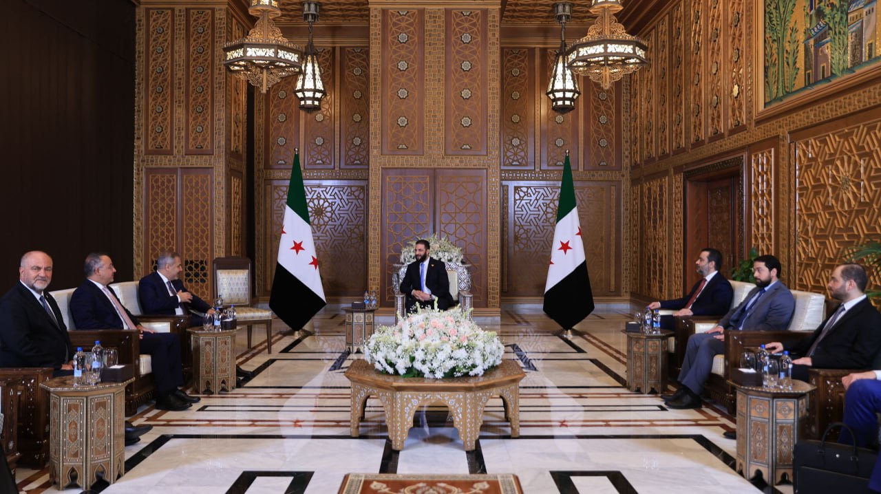  الشرع يستقبل وزير الخارجية التركي ويبحثان التطورات الإقليمية والعالمية 