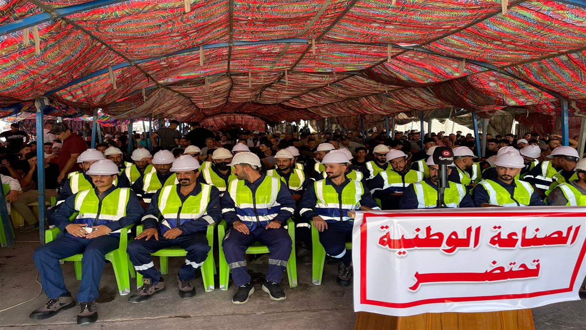 ارتفاع سعر زيت الوقود  ..  وموظفو معامل الإسفلت يتظاهرون "صور"